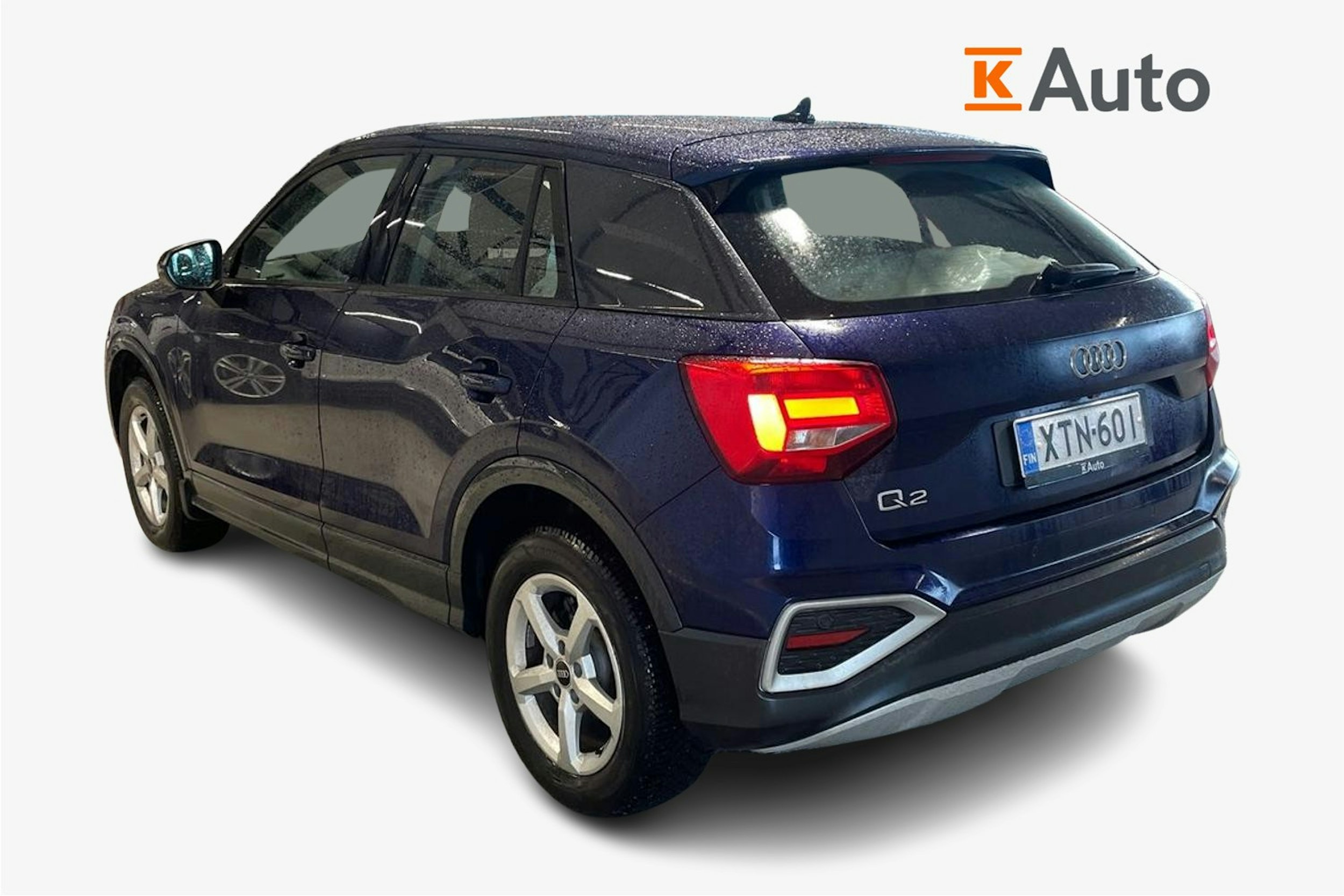 sininen Audi Q2 2024 kuva 2.