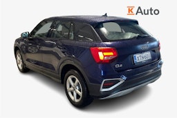sininen Audi Q2 2024 kuva 2.