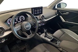 sininen Audi Q2 2024 kuva 3.