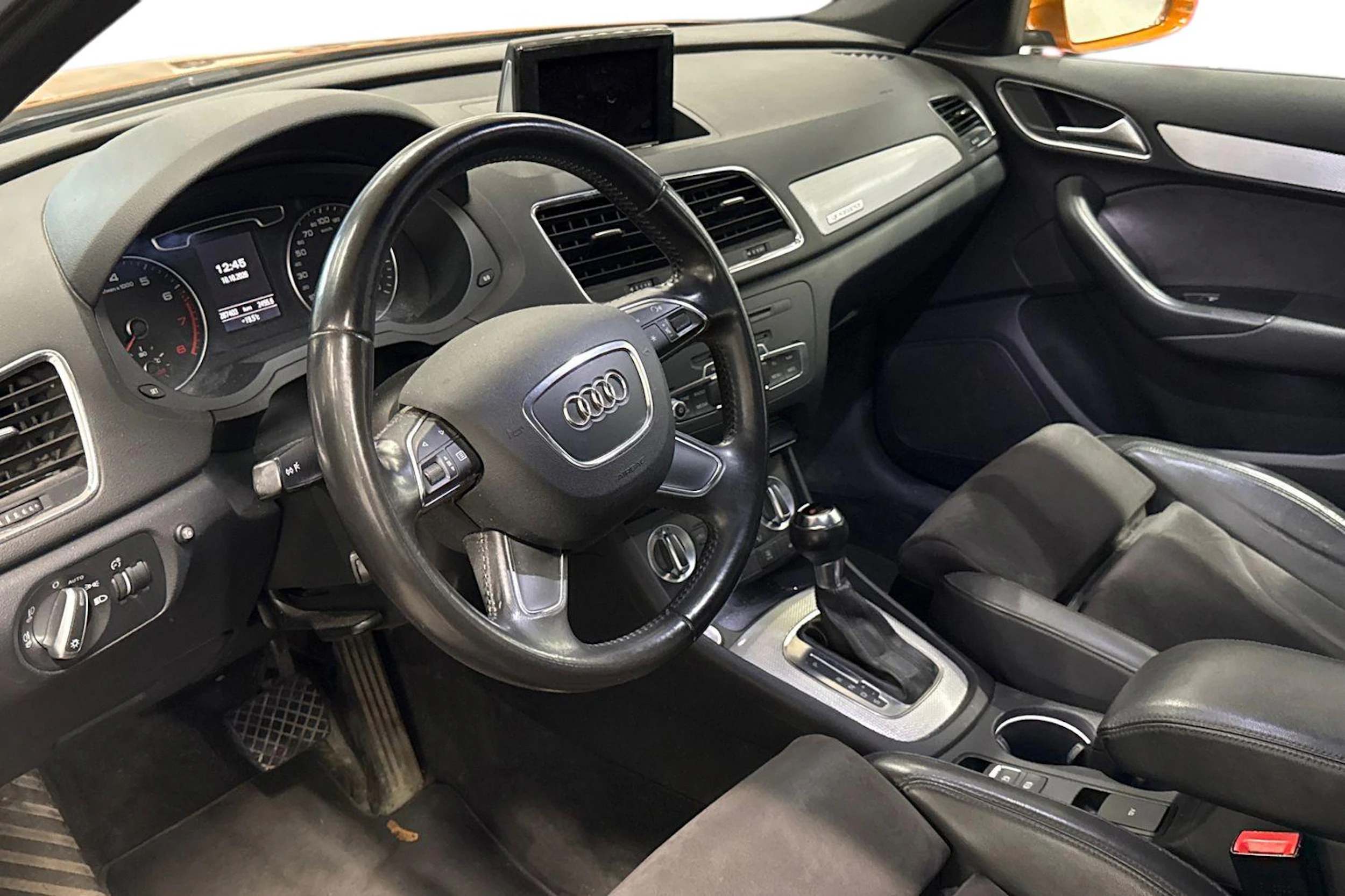 oranssi Audi Q3 2012 kuva 3.