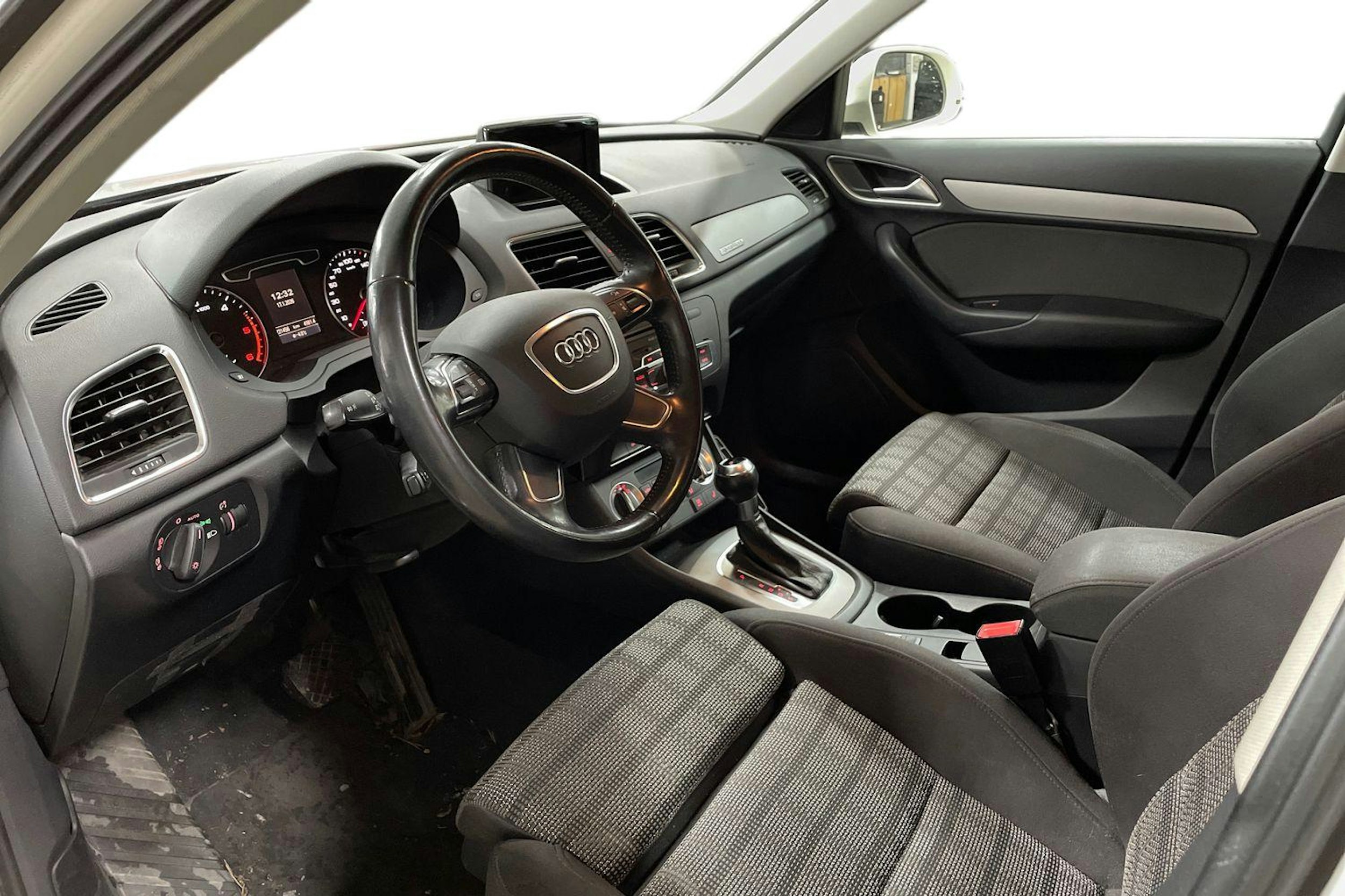 valkoinen Audi Q3 2012 kuva 3.