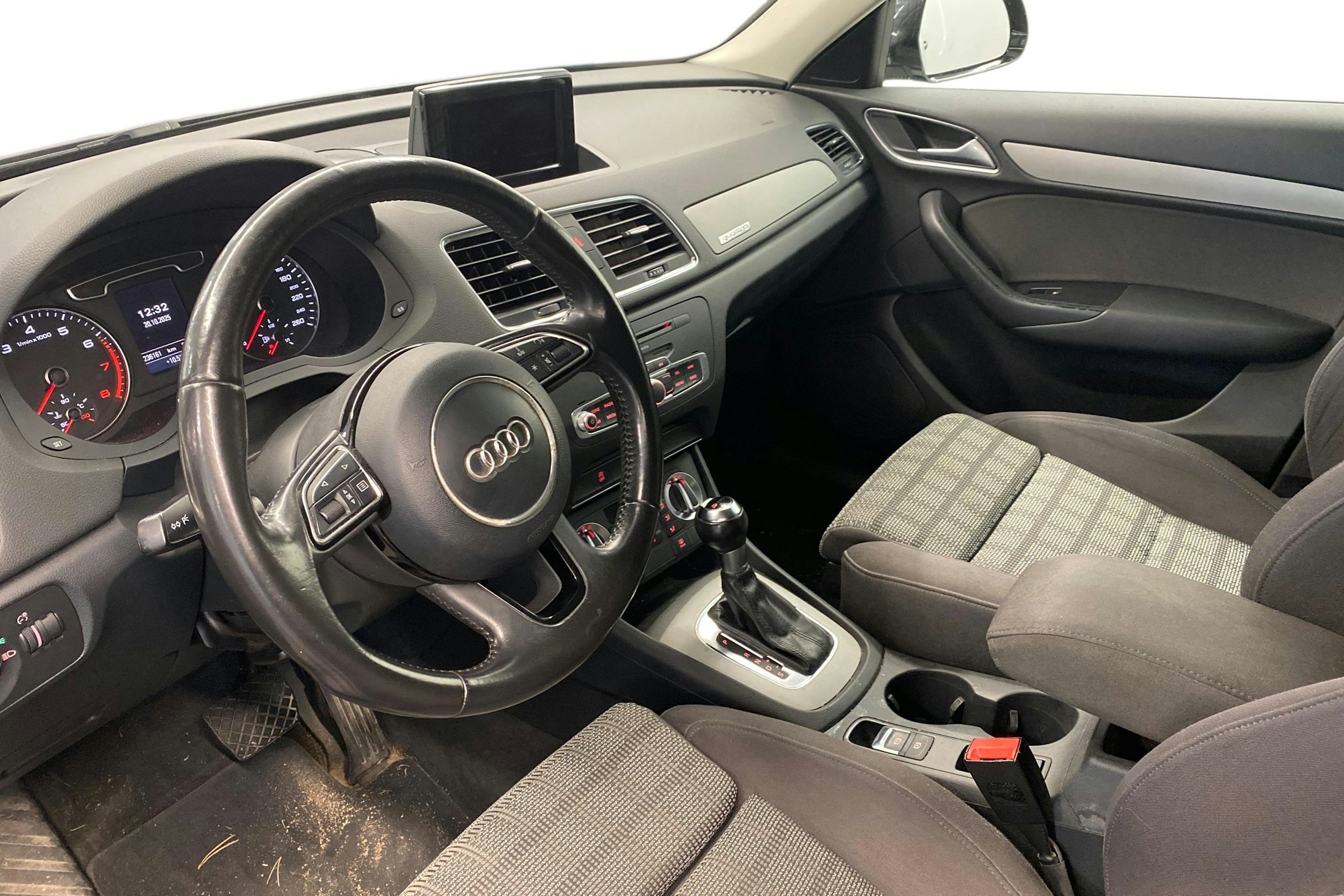 Musta Audi Q3 2012 kuva 6.