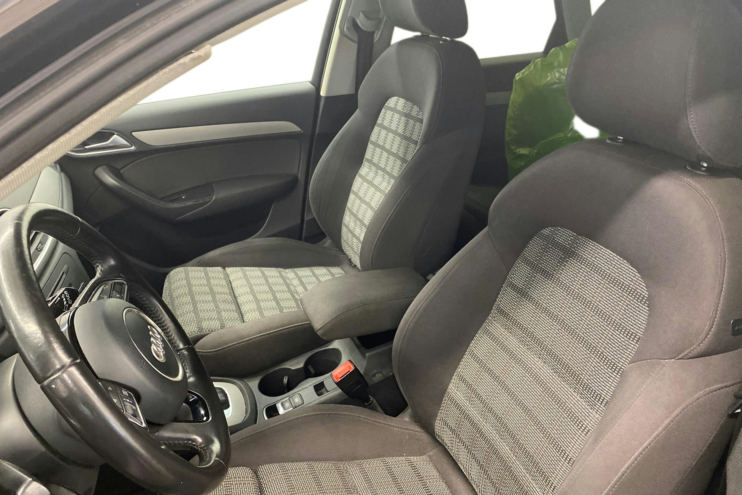 Musta Audi Q3 2012 kuva 8.