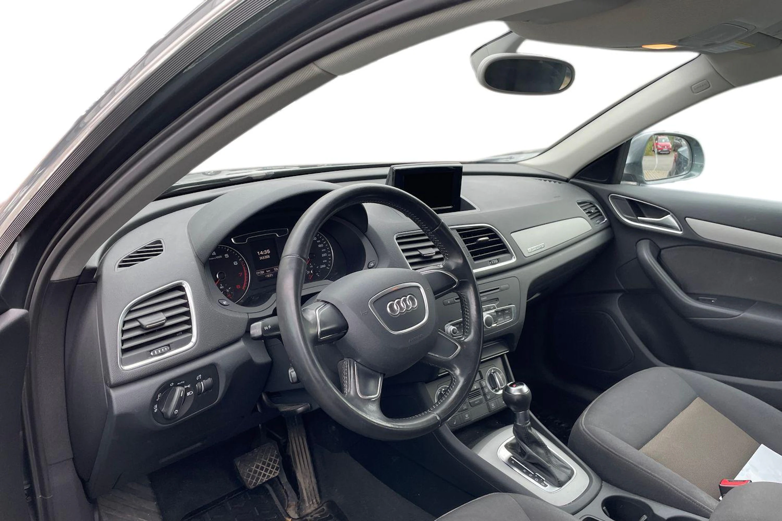 met. harmaa Audi Q3 2012 kuva 3.