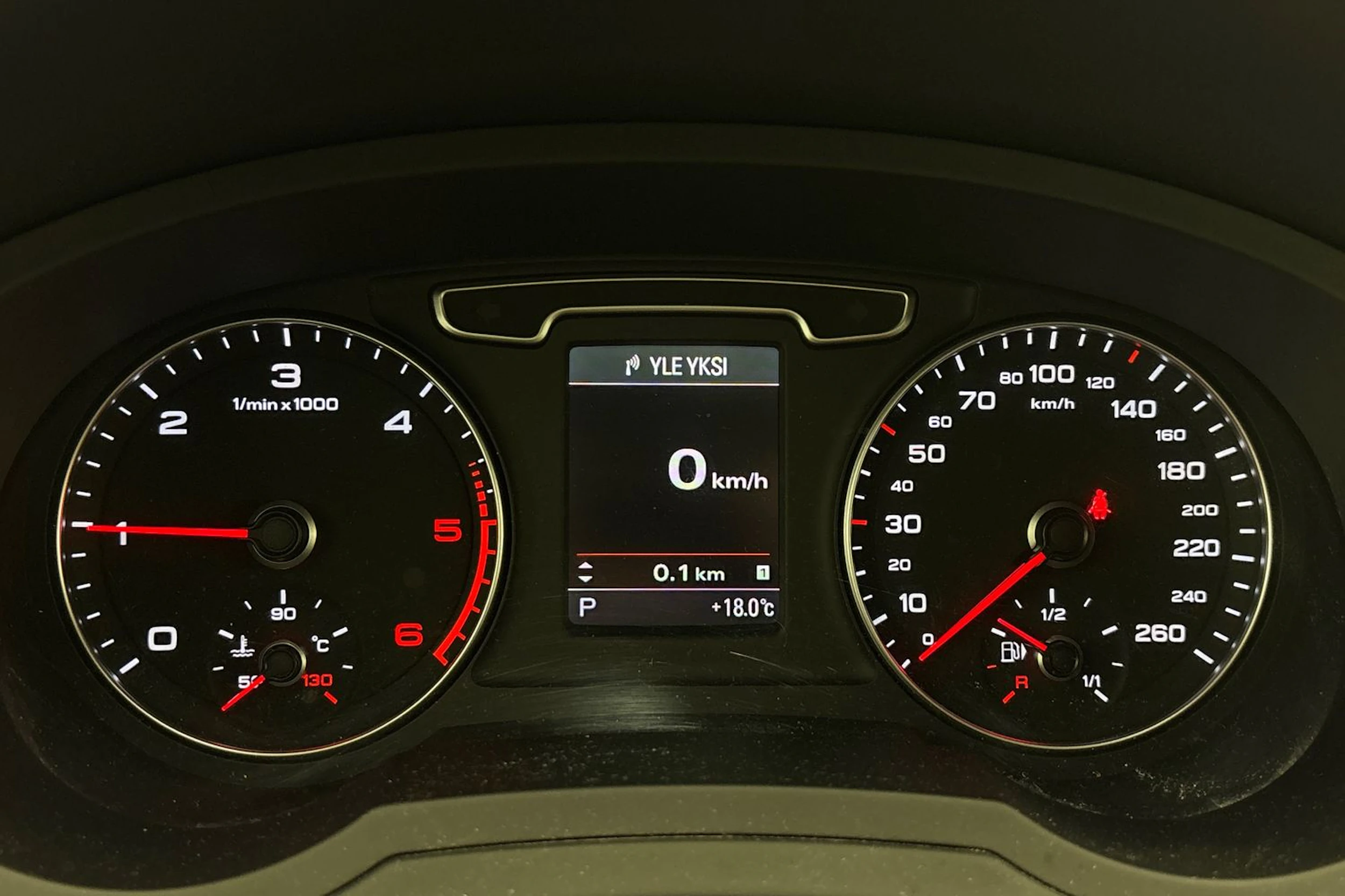 harmaa Audi Q3 2012 kuva 14.