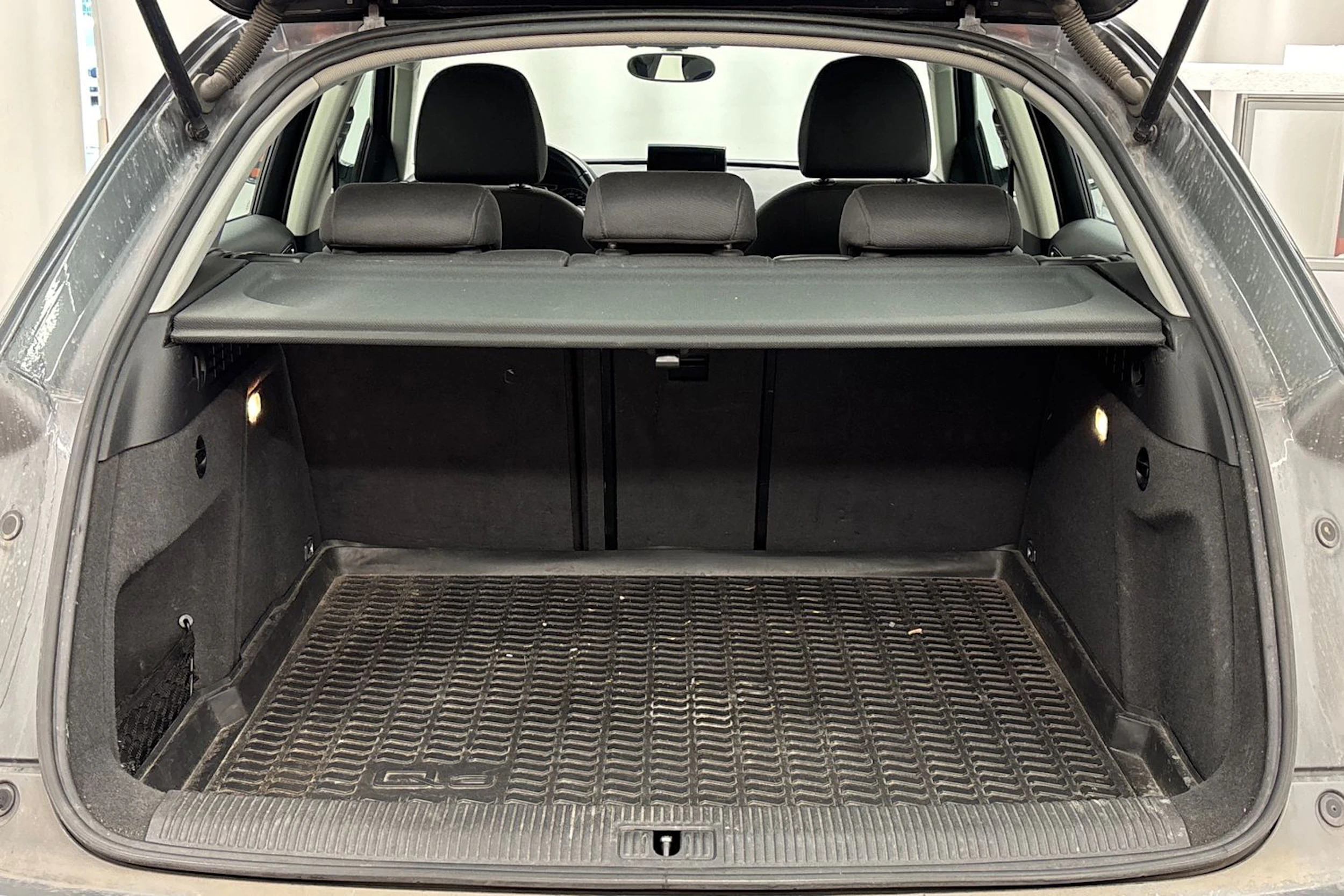 harmaa Audi Q3 2012 kuva 18.