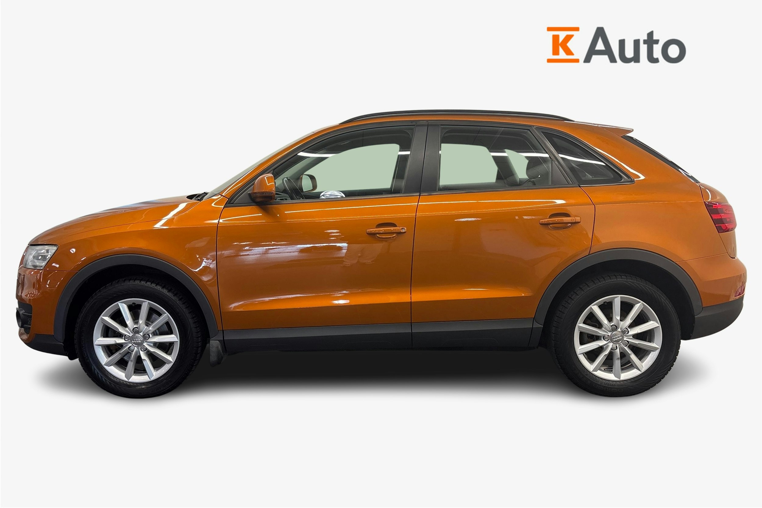 Oranssi Audi Q3 2012 kuva 6.
