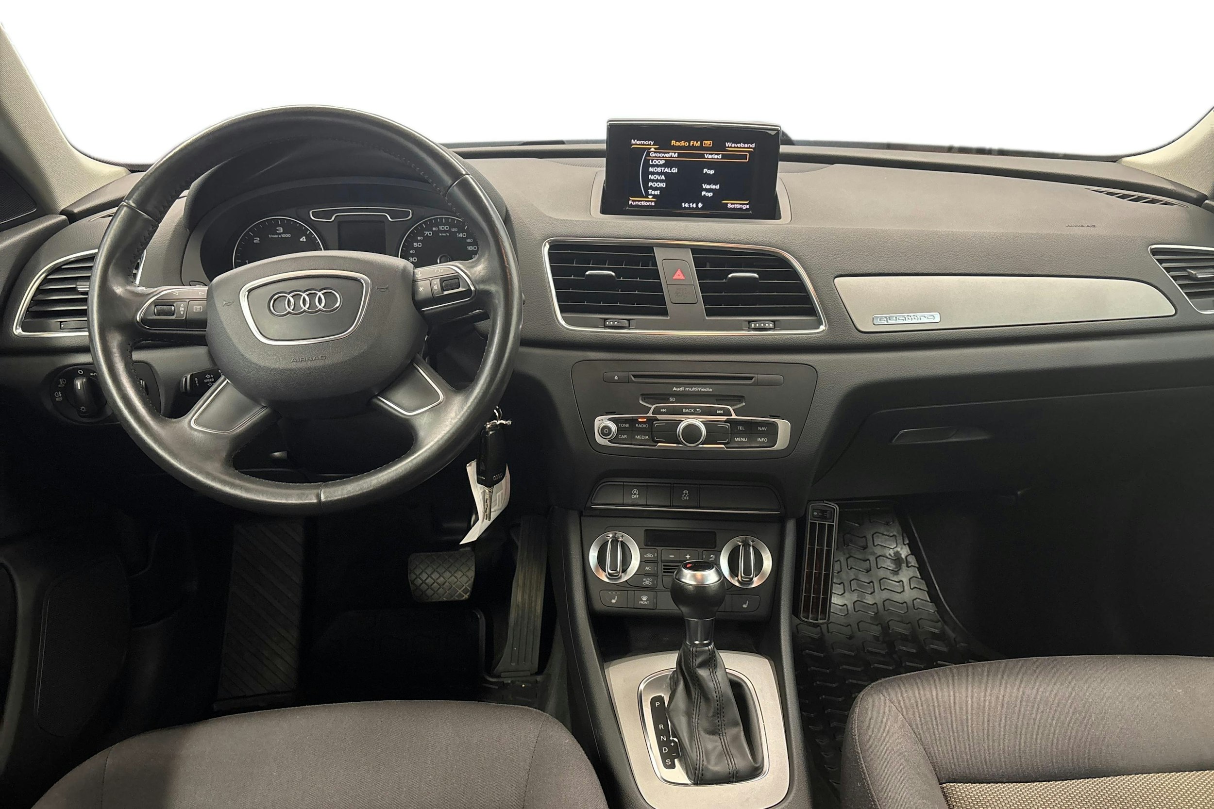 Oranssi Audi Q3 2012 kuva 9.