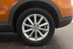 Oranssi Audi Q3 2012 kuva 13.