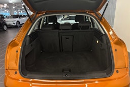 Oranssi Audi Q3 2012 kuva 18.