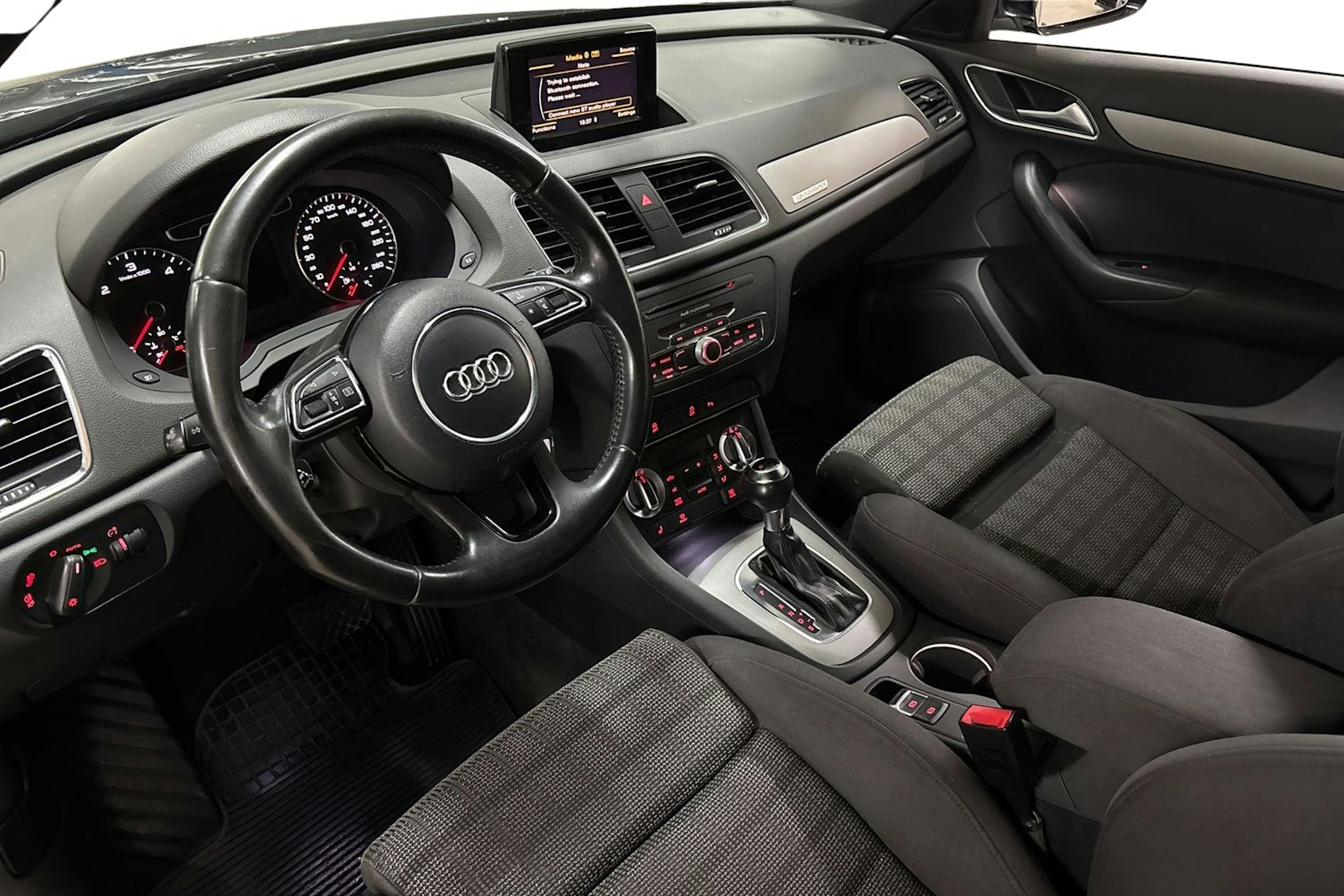 musta Audi Q3 2012 kuva 7.