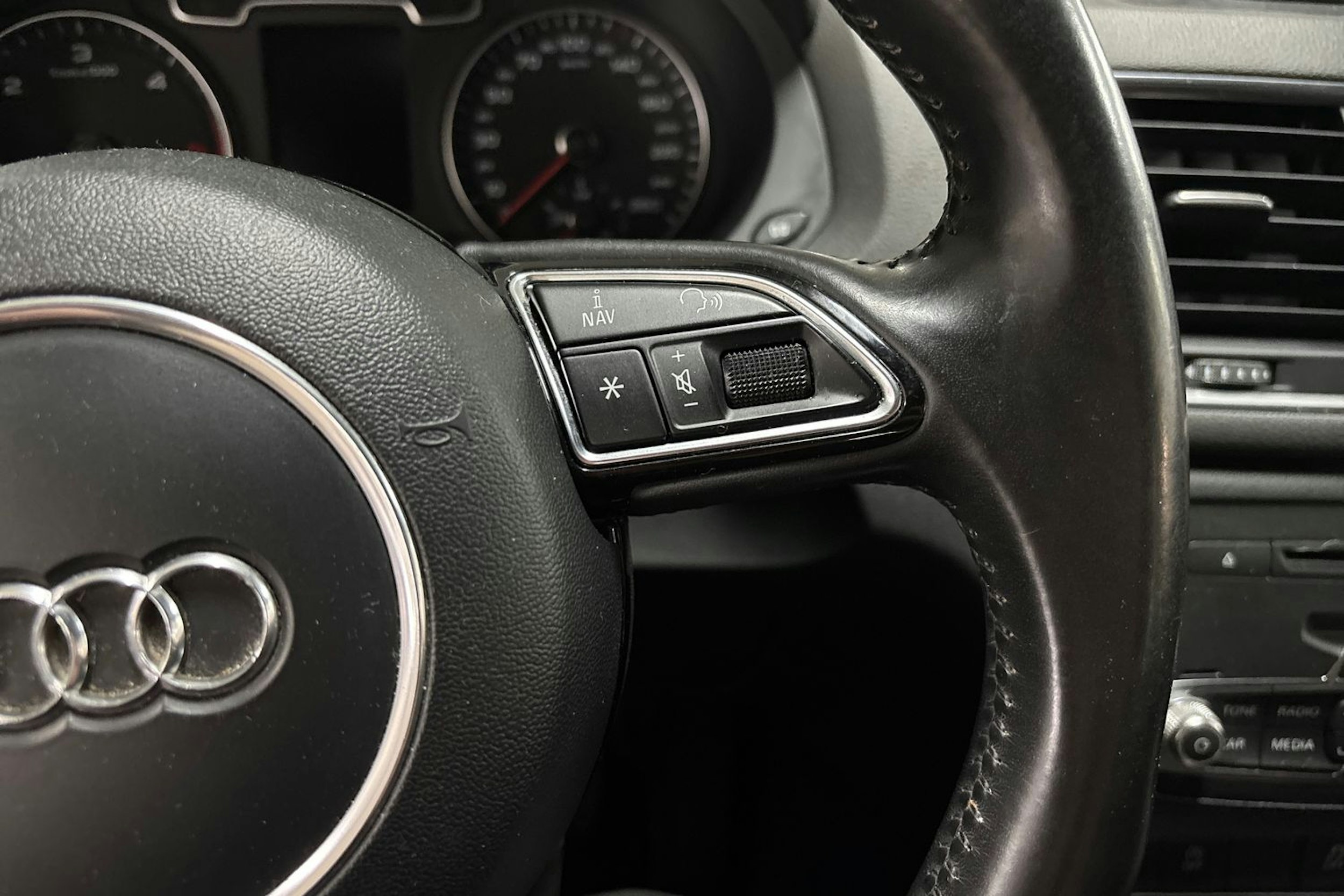 musta Audi Q3 2012 kuva 15.