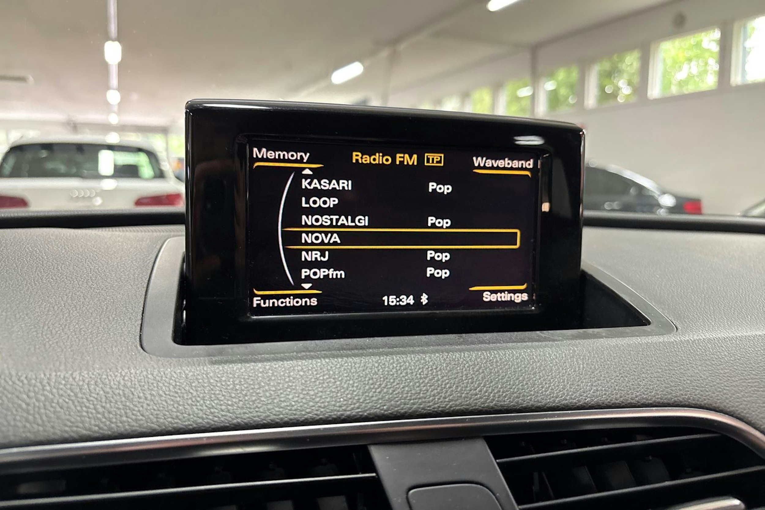musta Audi Q3 2012 kuva 17.