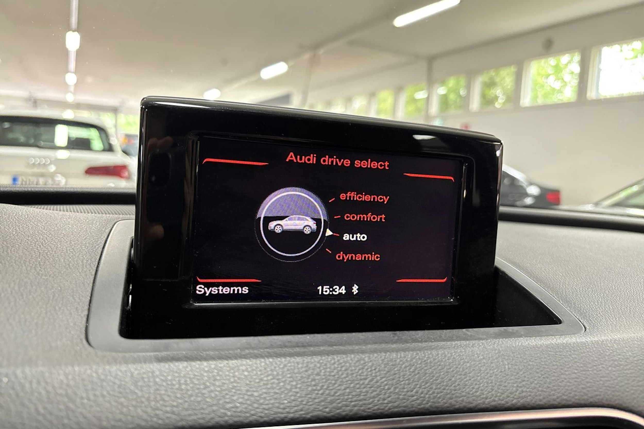 musta Audi Q3 2012 kuva 19.