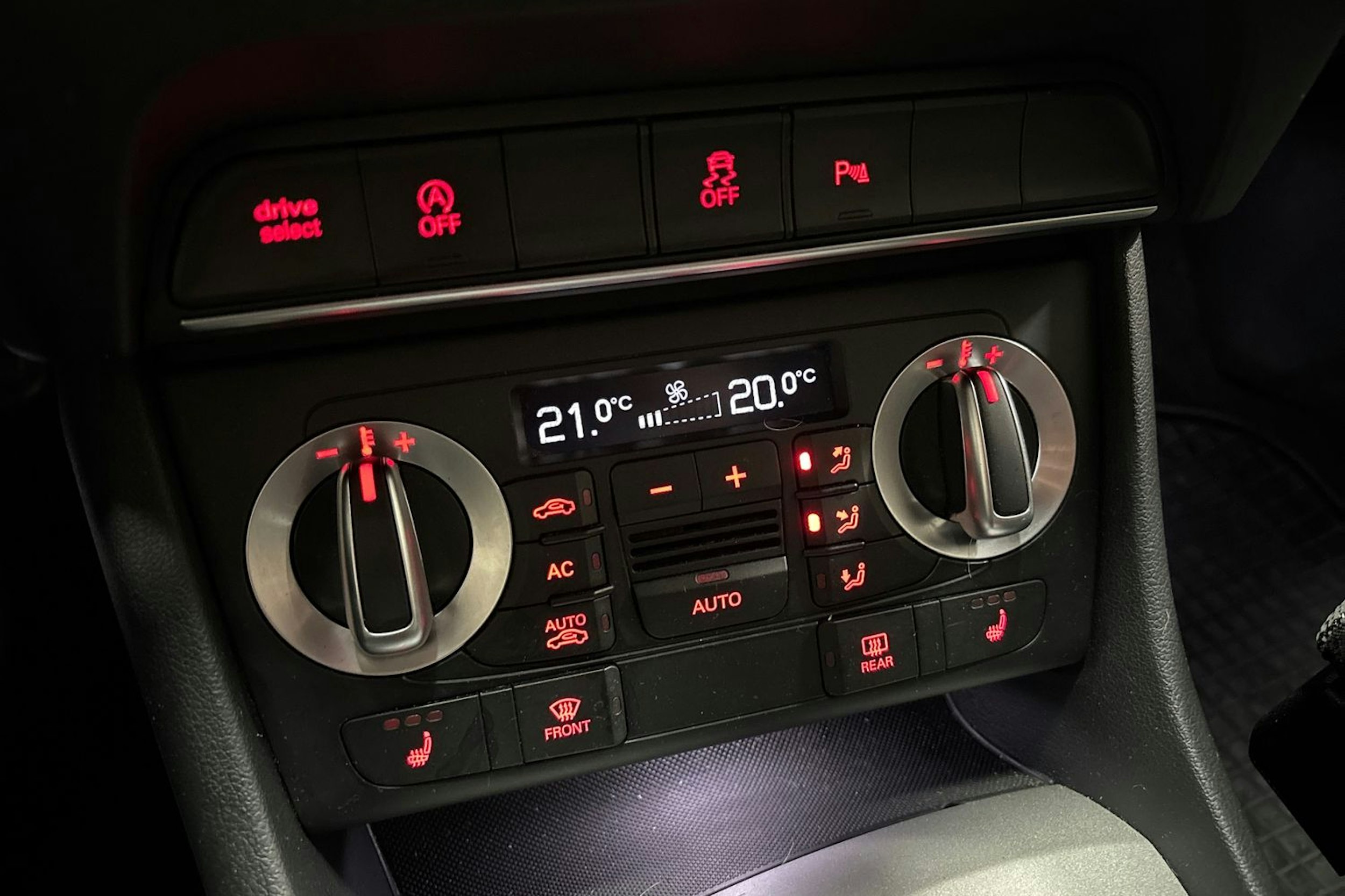 musta Audi Q3 2012 kuva 21.