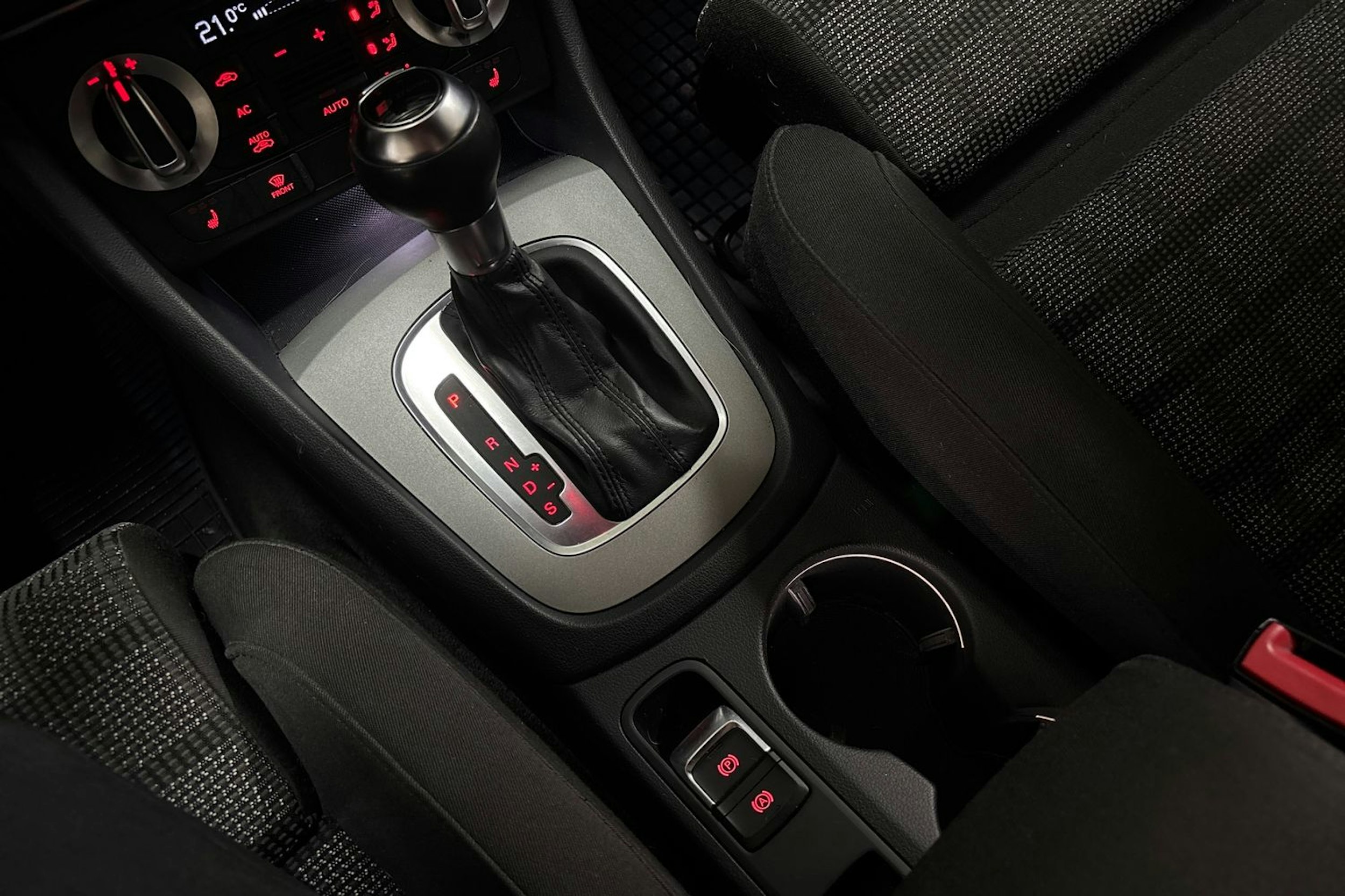 musta Audi Q3 2012 kuva 22.