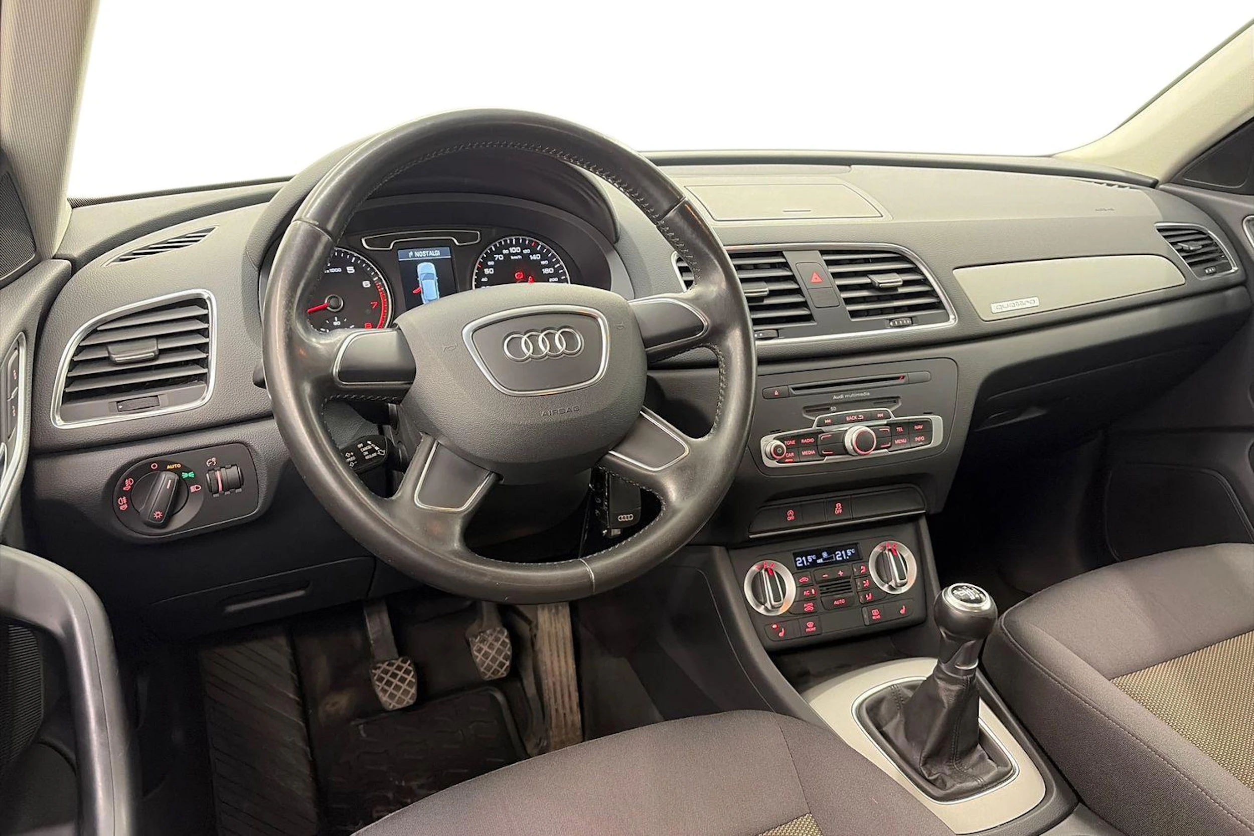 Harmaa Audi Q3 2012 kuva 6.