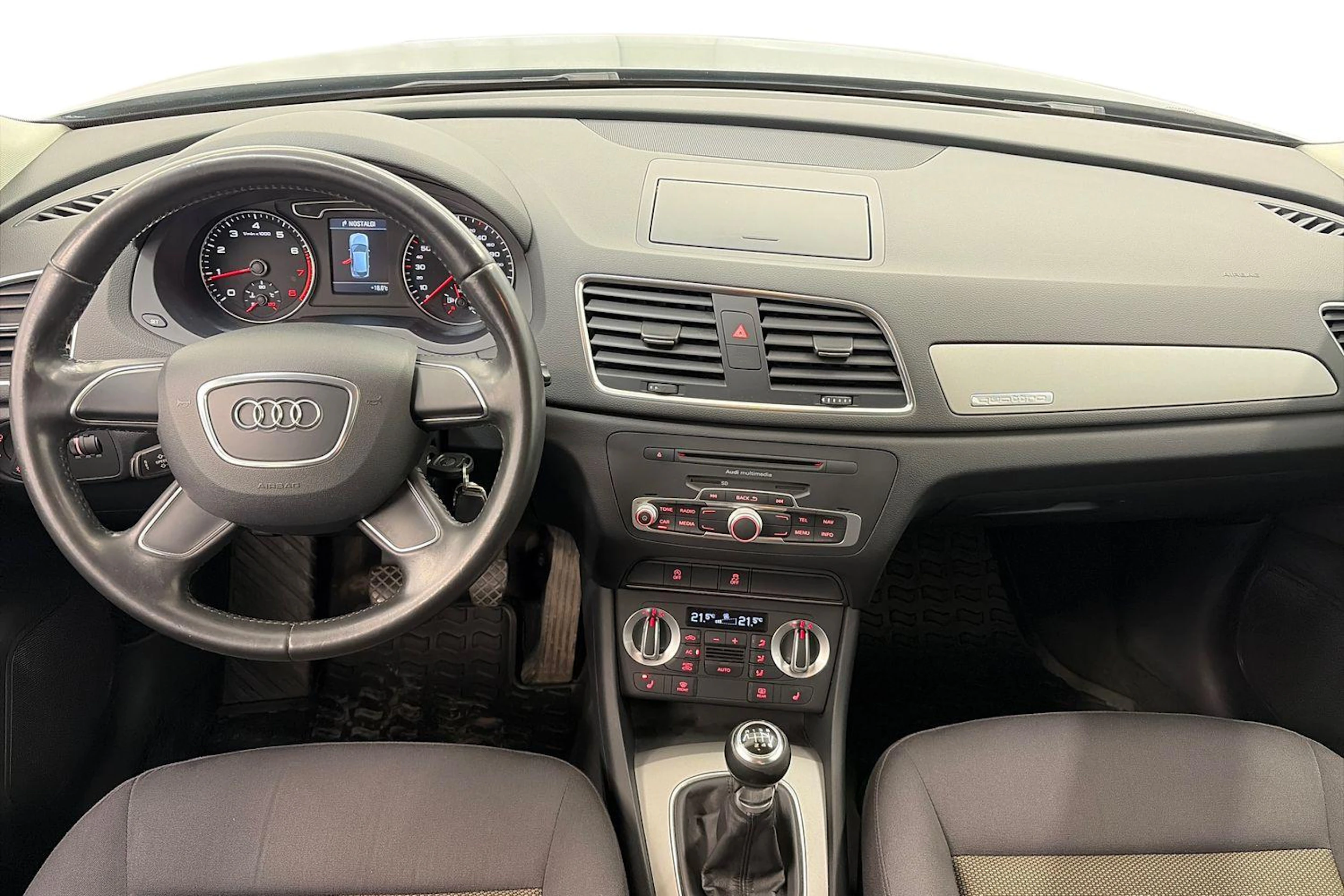 Harmaa Audi Q3 2012 kuva 7.