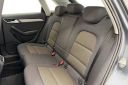 Harmaa Audi Q3 2012 kuva 8.