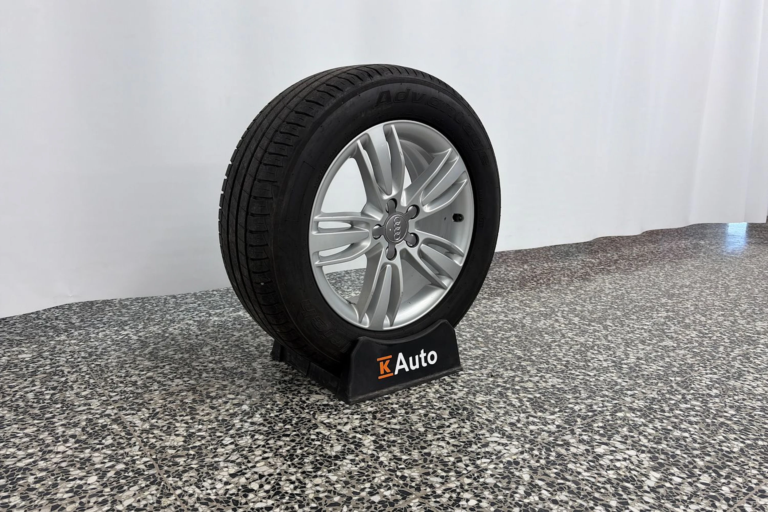 Harmaa Audi Q3 2012 kuva 10.