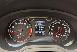 Harmaa Audi Q3 2012 kuva 13.