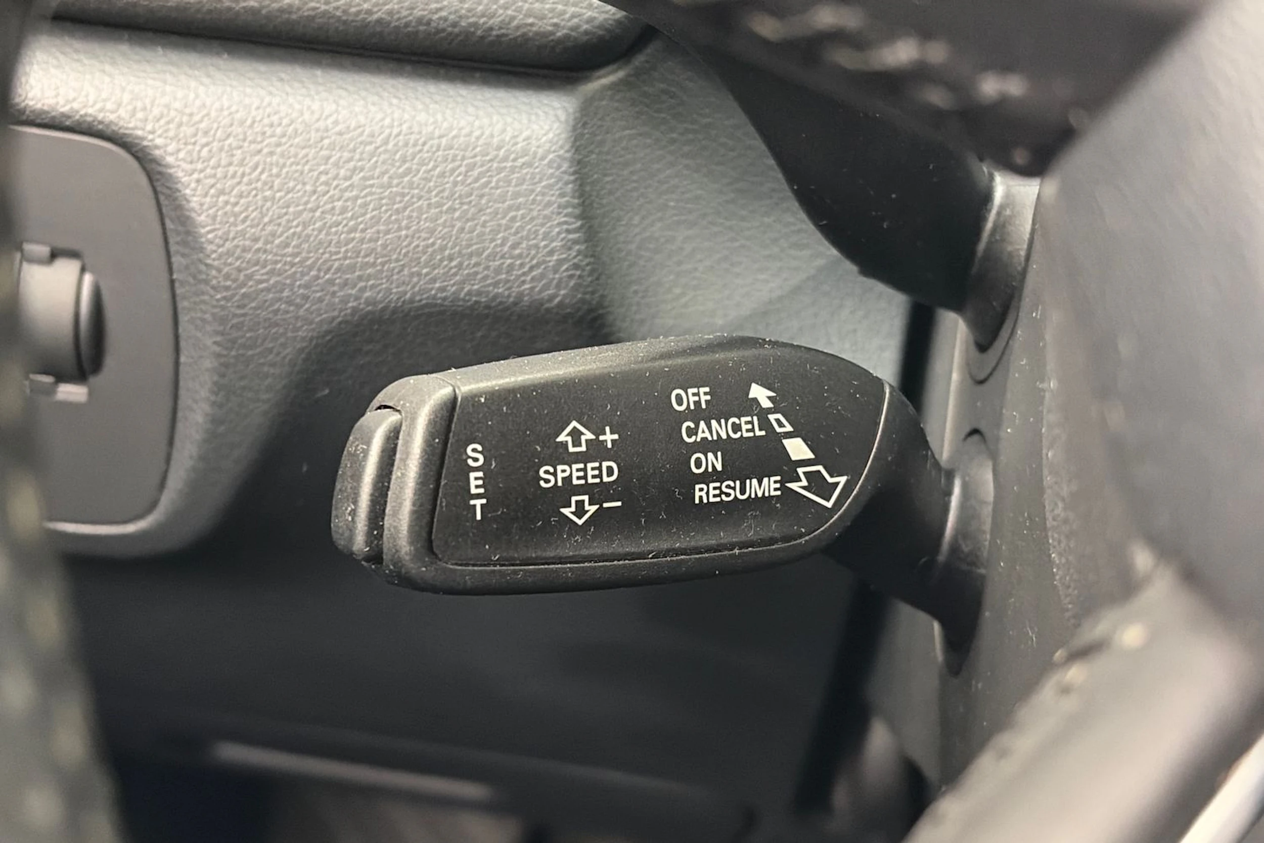 Harmaa Audi Q3 2012 kuva 14.