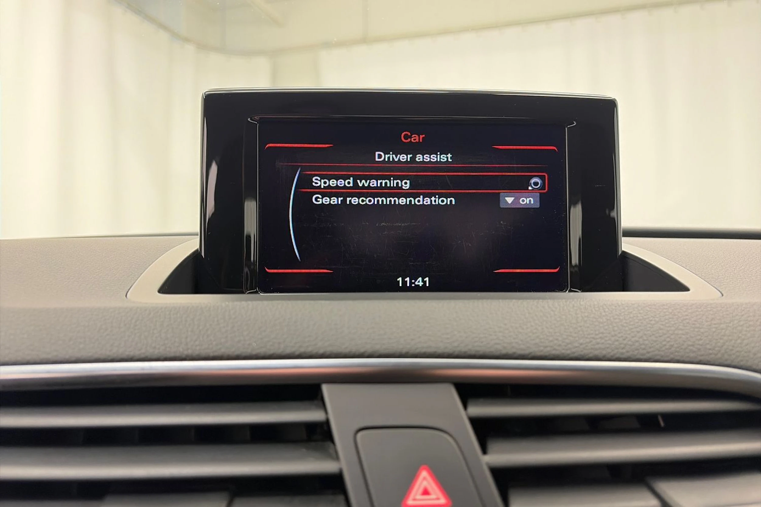 Harmaa Audi Q3 2012 kuva 15.