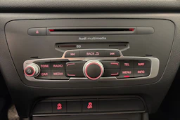 Harmaa Audi Q3 2012 kuva 17.