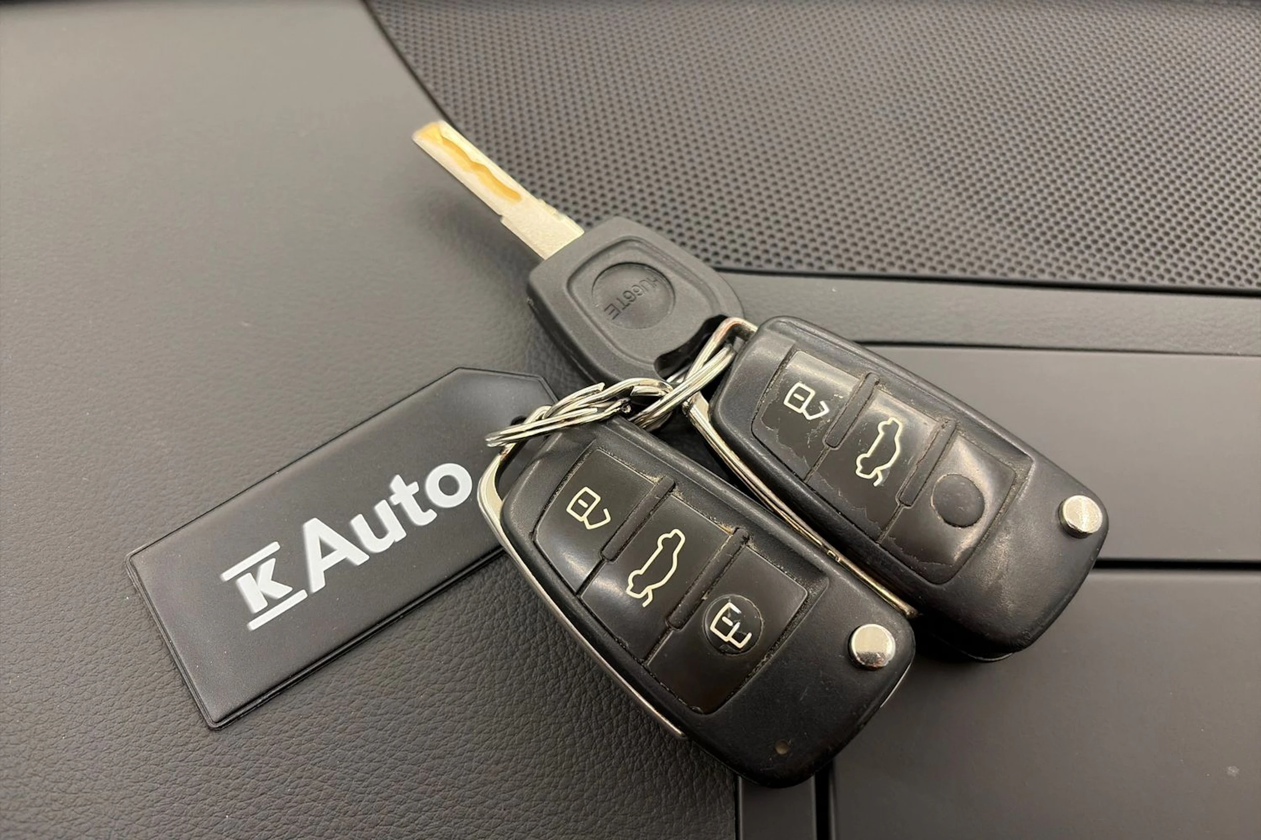 Harmaa Audi Q3 2012 kuva 19.