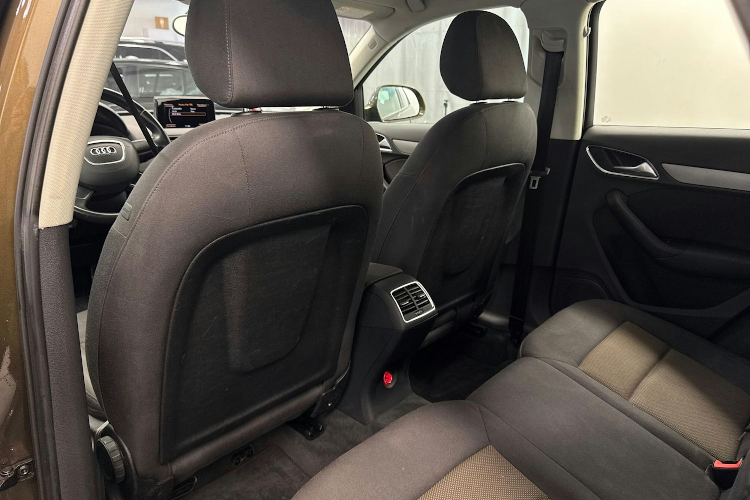 met. ruskea (beige) Audi Q3 2012 kuva 15.