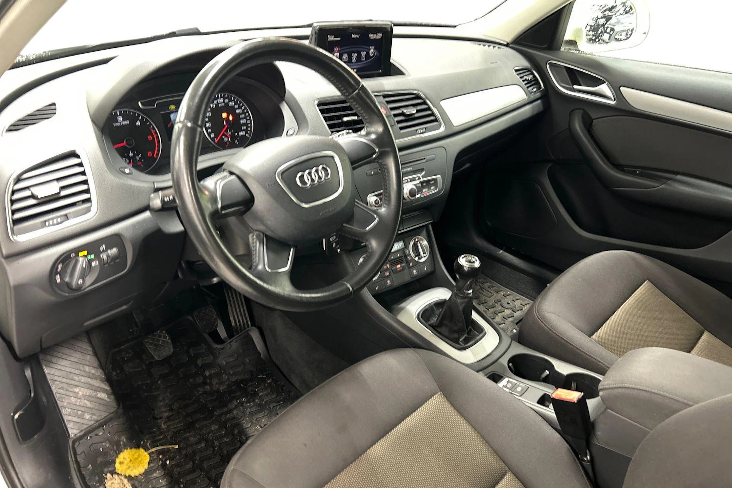 valkoinen Audi Q3 2012 kuva 3.