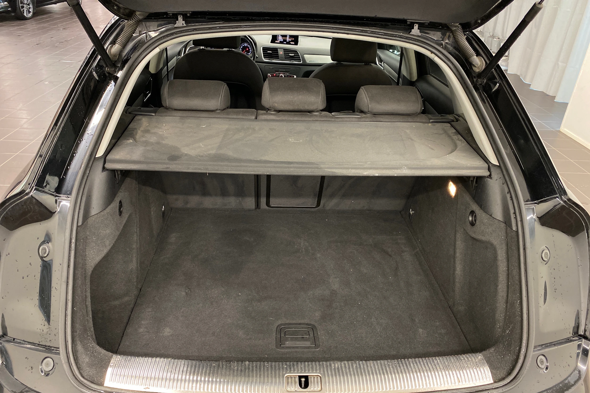 musta Audi Q3 2013 kuva 14.