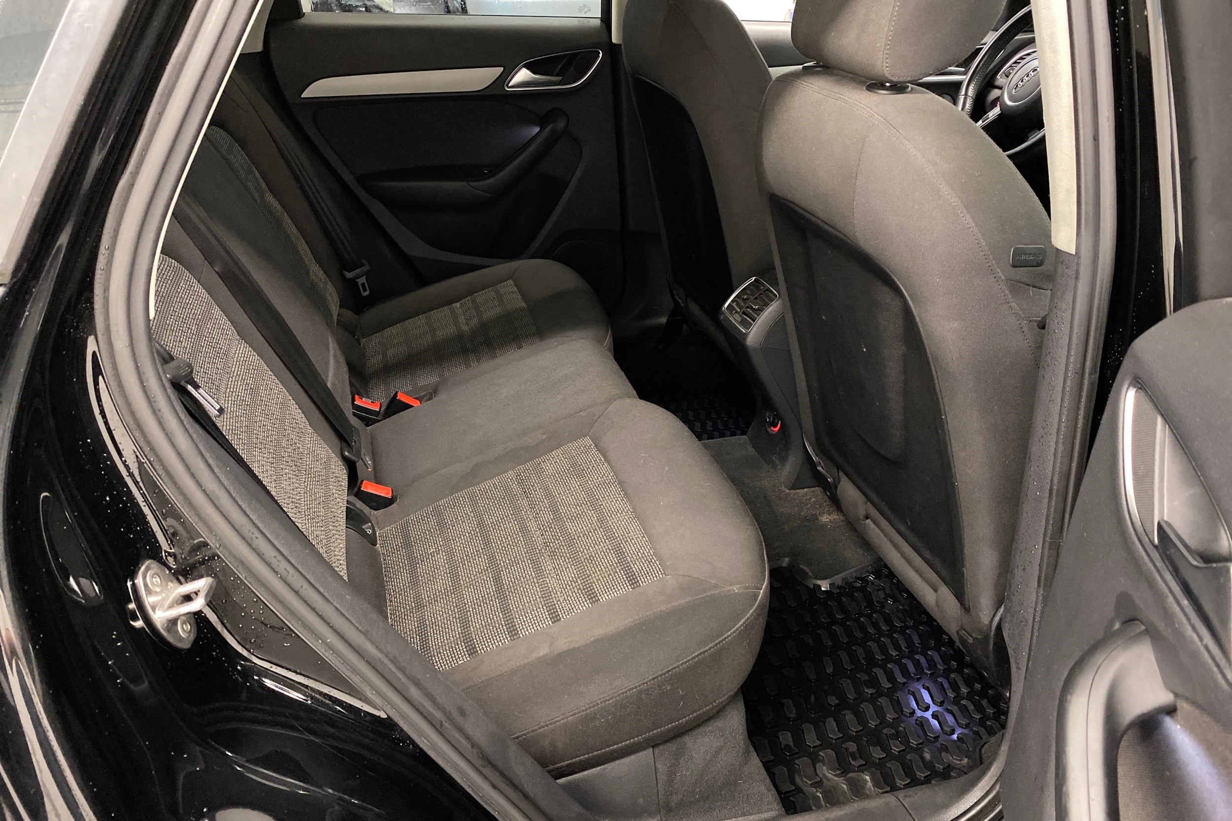 musta Audi Q3 2013 kuva 16.