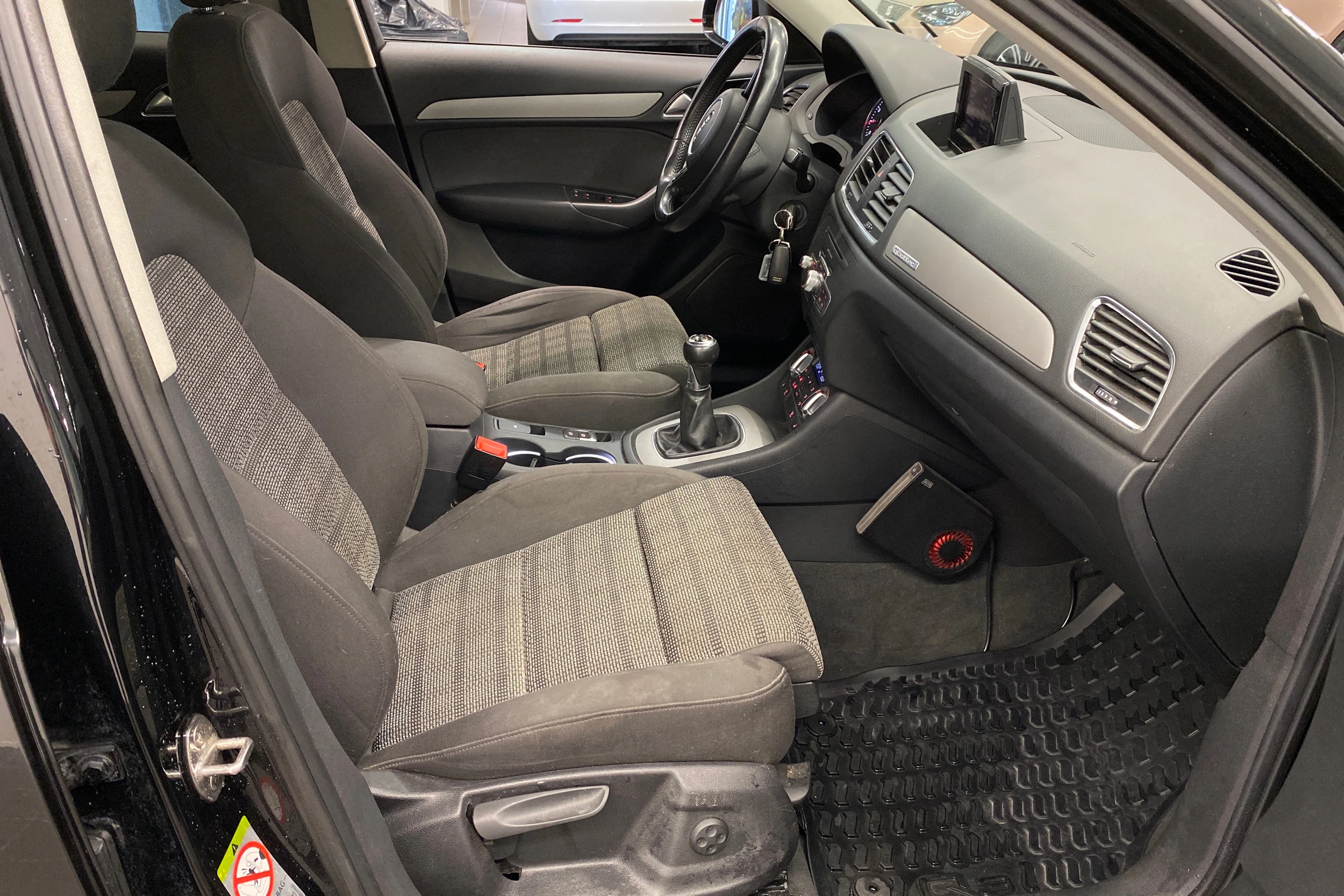 musta Audi Q3 2013 kuva 17.