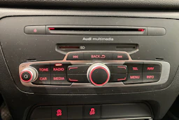 musta Audi Q3 2013 kuva 23.
