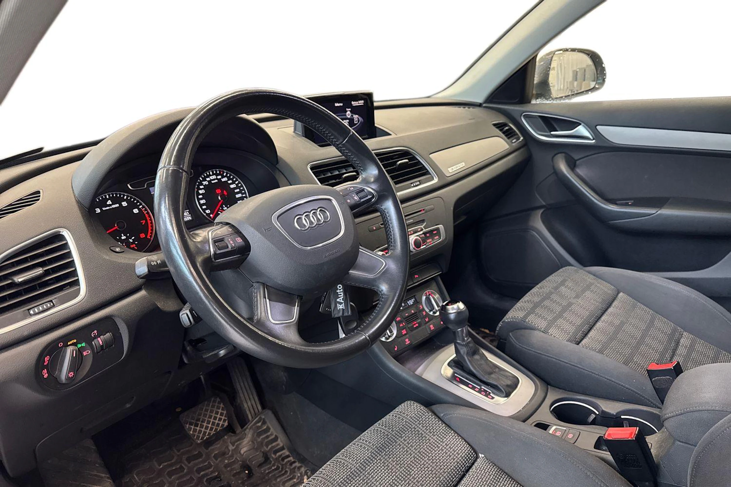 met. harmaa Audi Q3 2013 kuva 3.