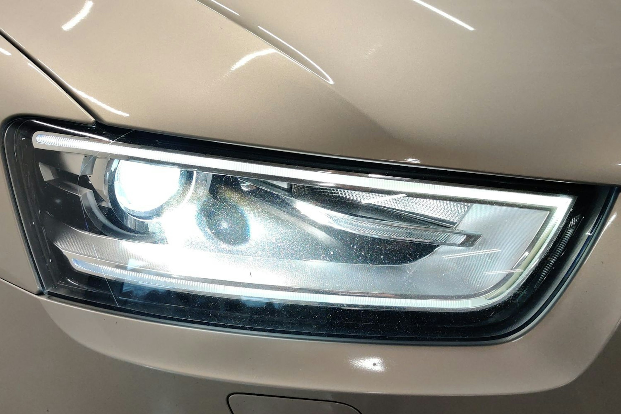 ruskea (beige) Audi Q3 2013 kuva 14.