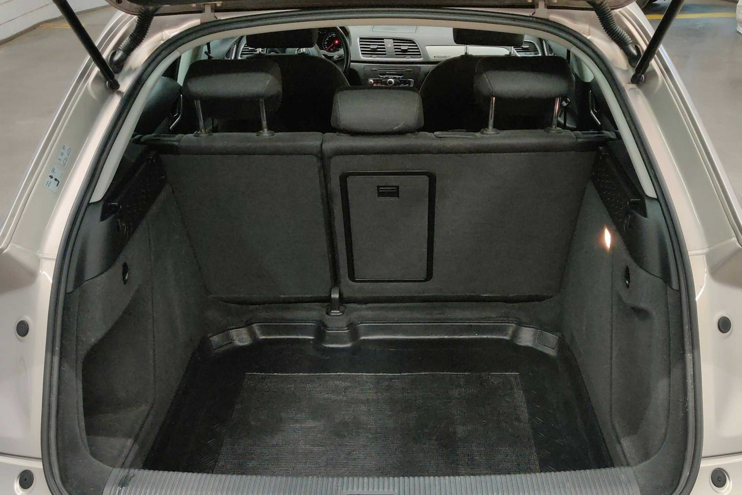 ruskea (beige) Audi Q3 2013 kuva 15.