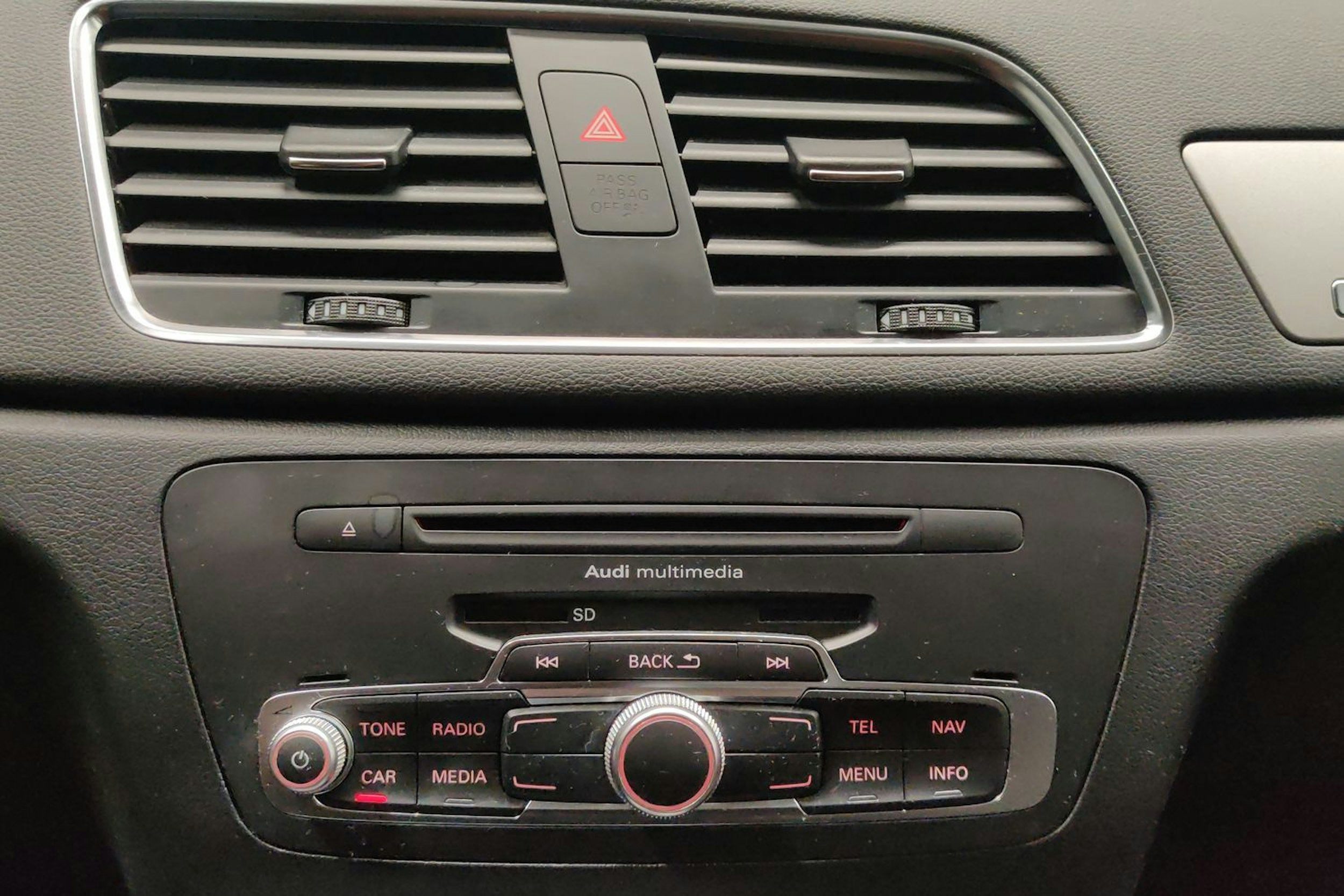 ruskea (beige) Audi Q3 2013 kuva 17.