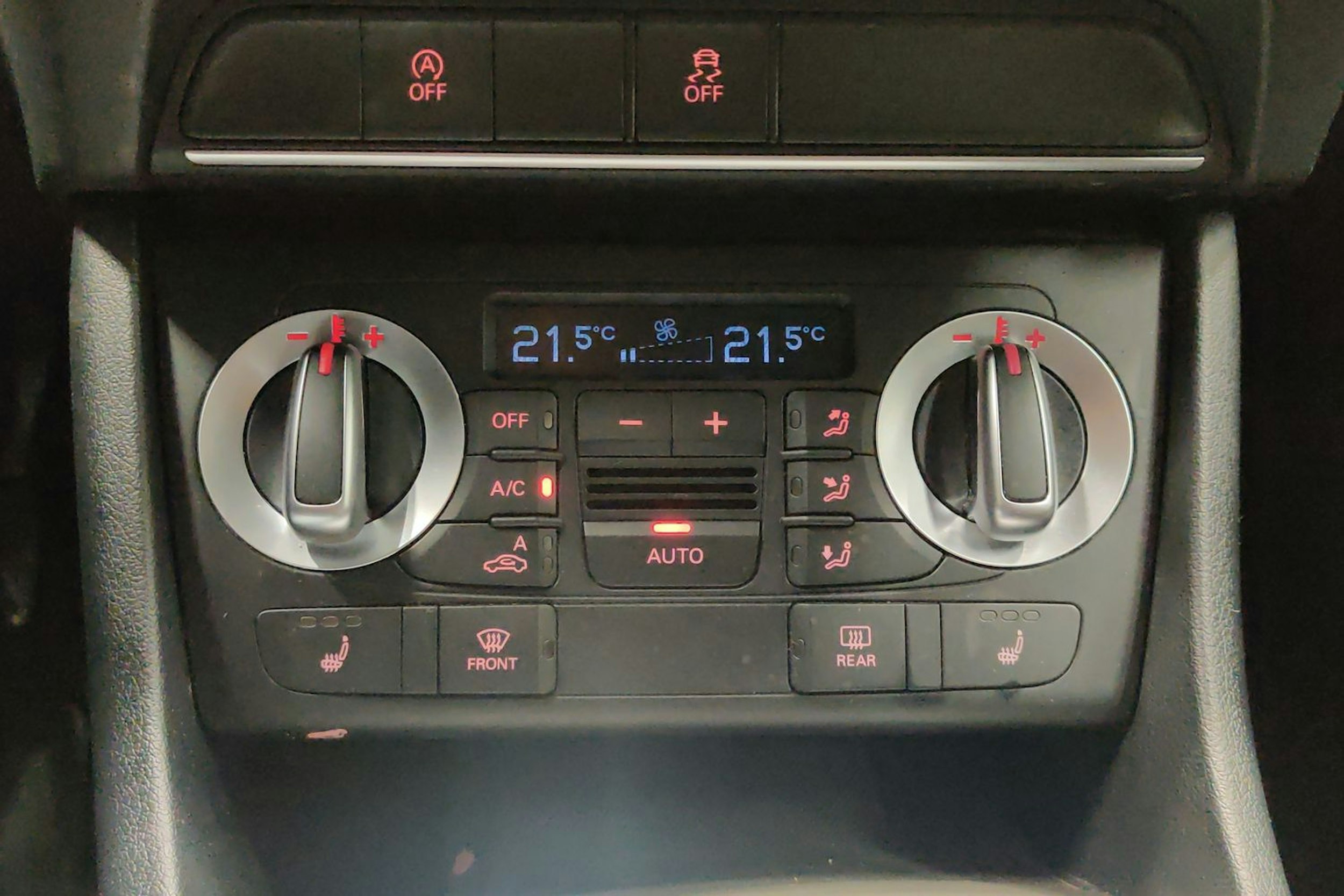 ruskea (beige) Audi Q3 2013 kuva 18.