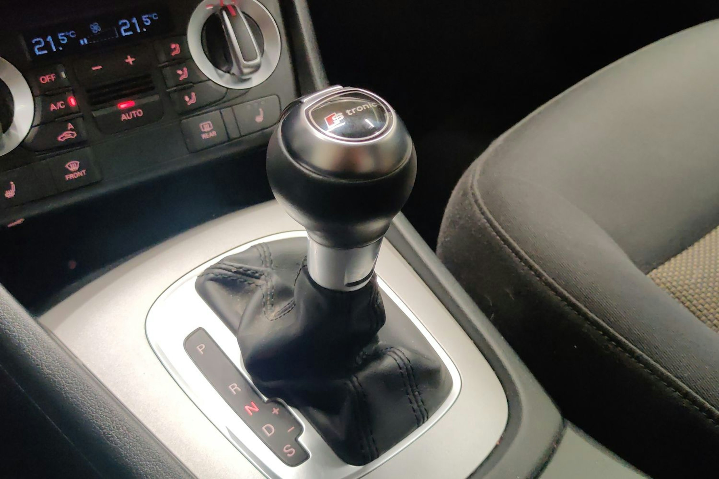 ruskea (beige) Audi Q3 2013 kuva 19.