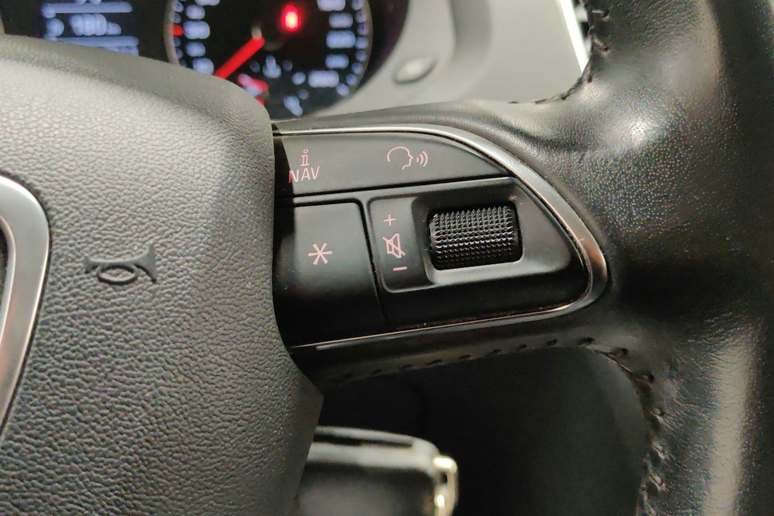 ruskea (beige) Audi Q3 2013 kuva 23.