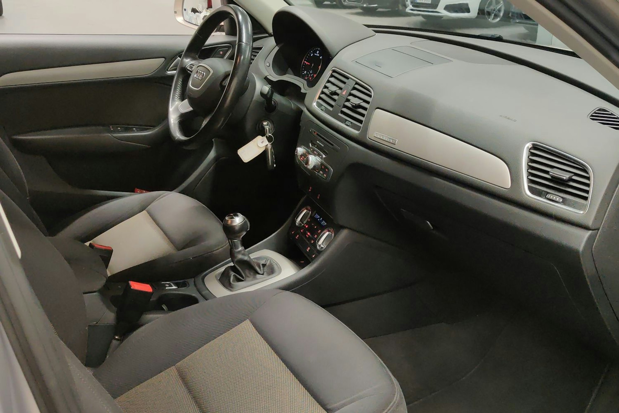 ruskea (beige) Audi Q3 2013 kuva 25.