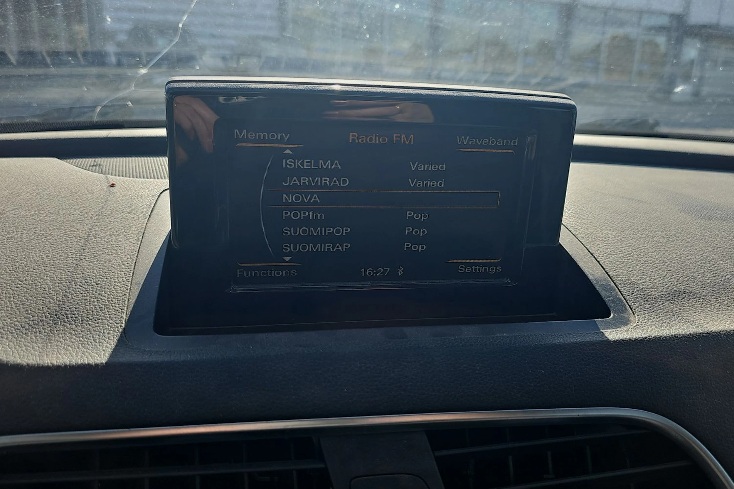 valkoinen Audi Q3 2014 kuva 16.
