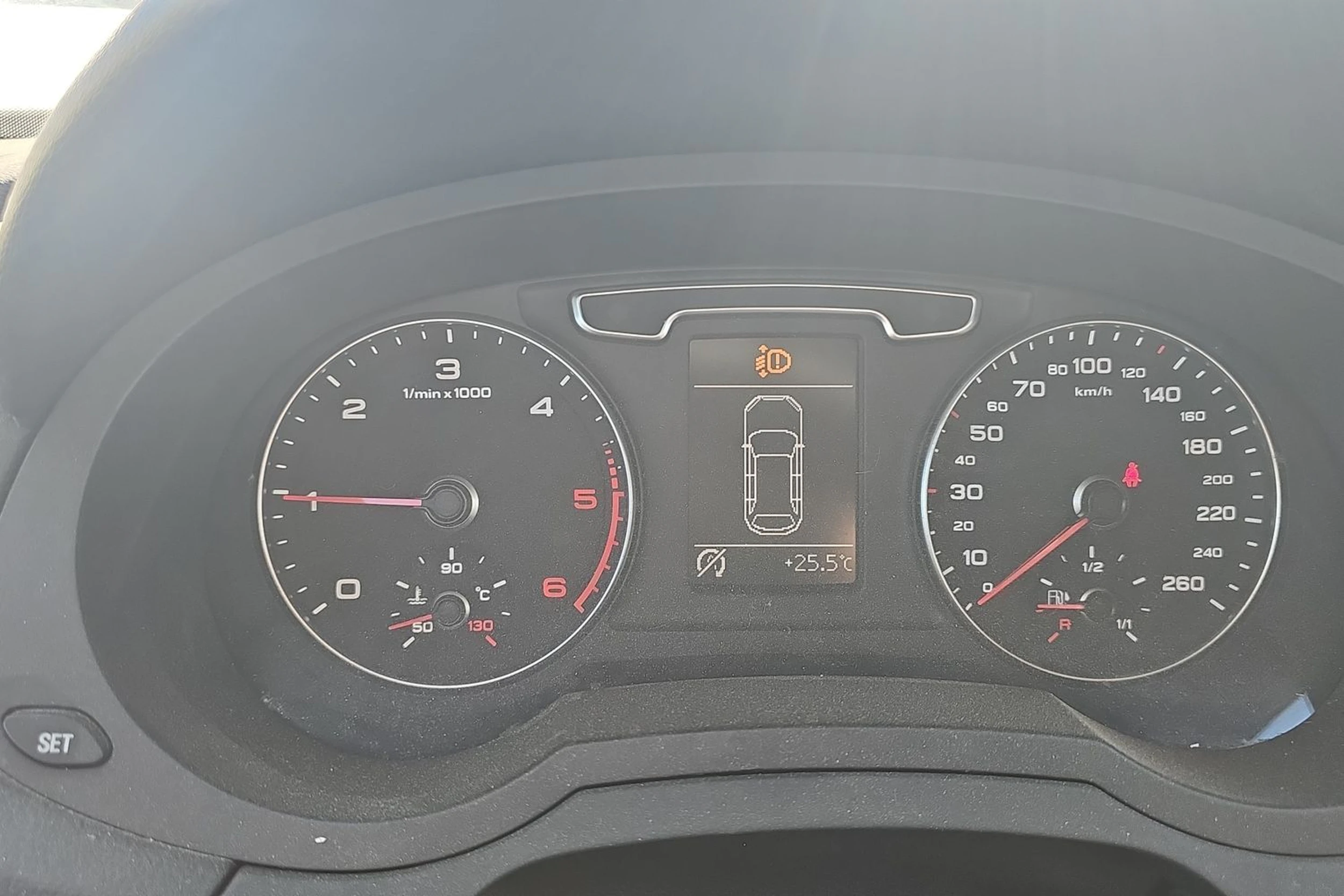 valkoinen Audi Q3 2014 kuva 21.