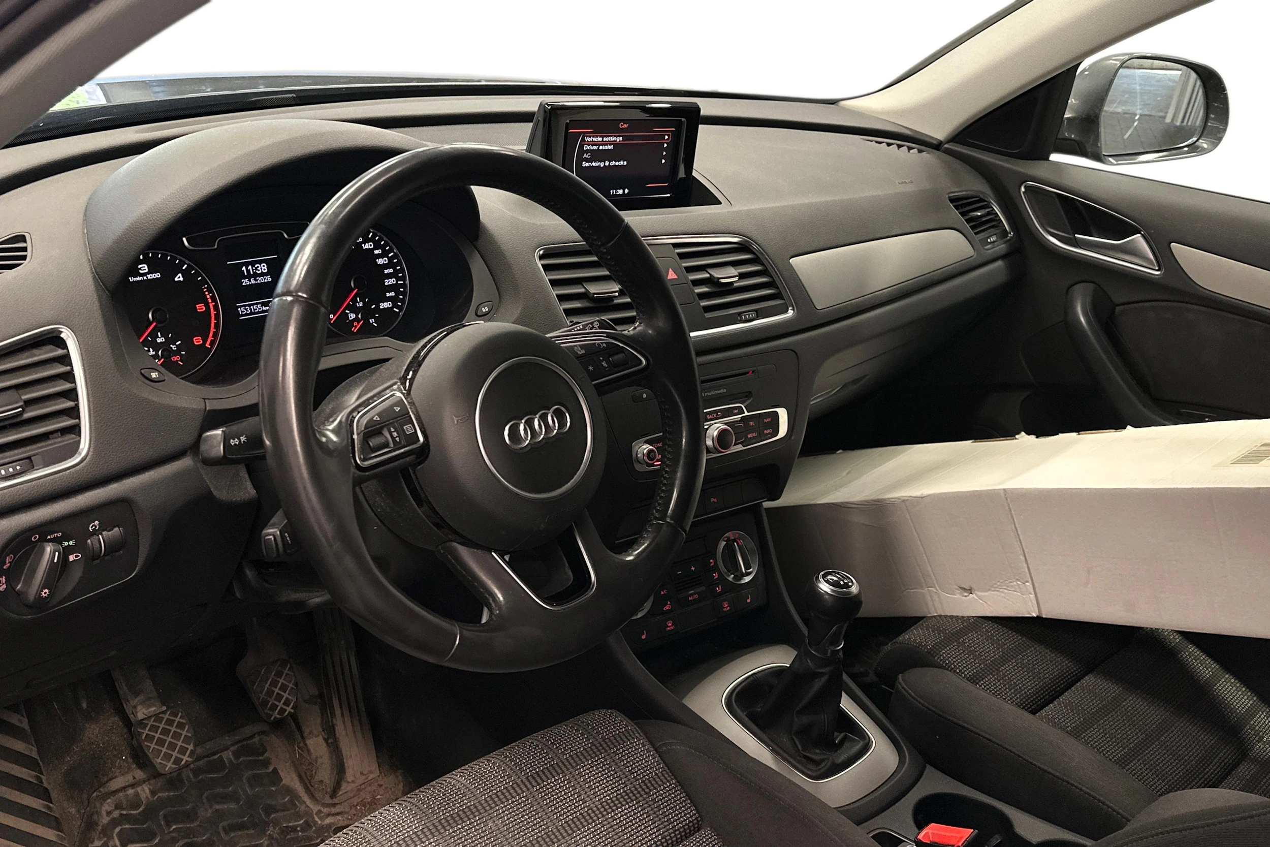harmaa Audi Q3 2014 kuva 3.
