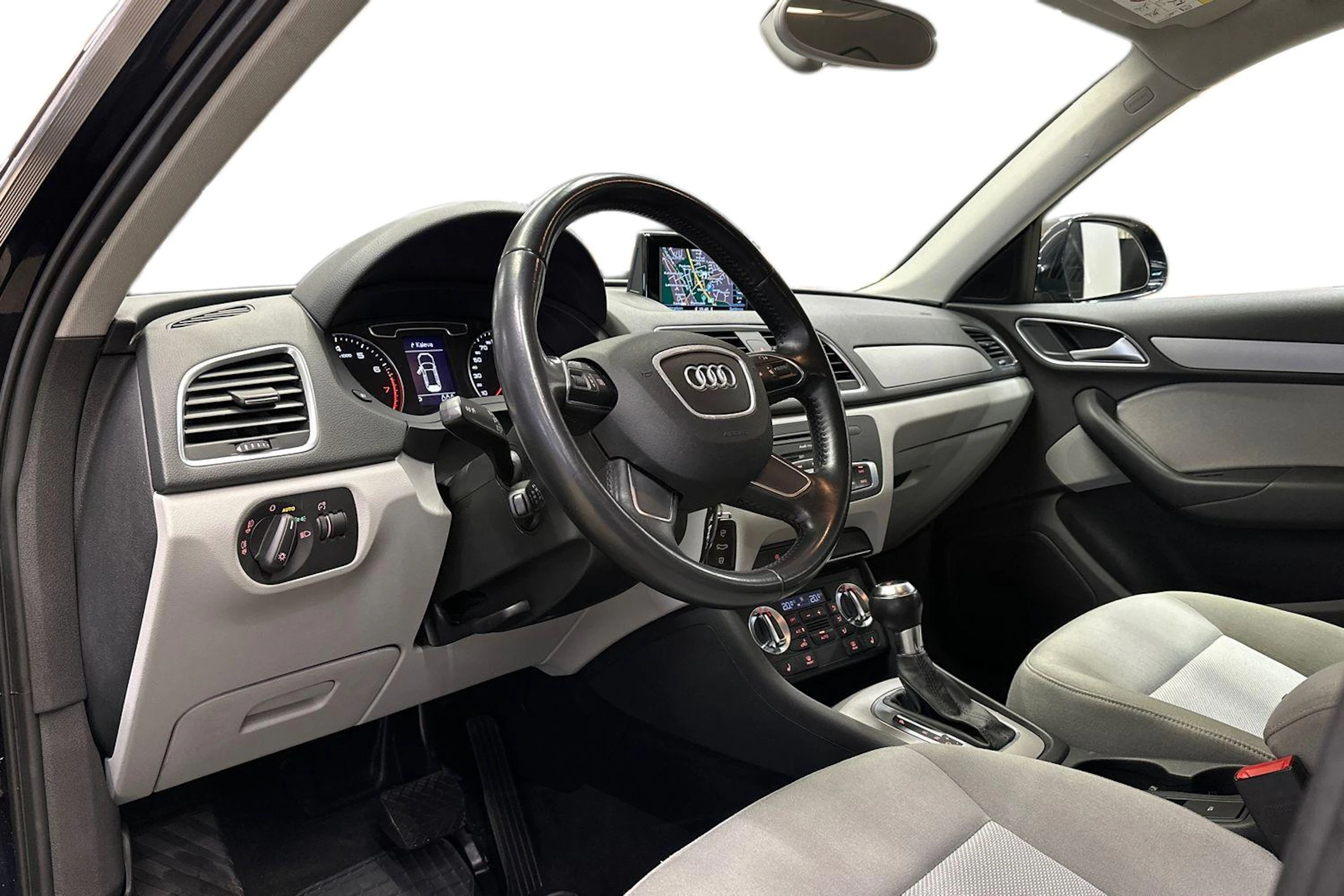 sininen Audi Q3 2014 kuva 6.