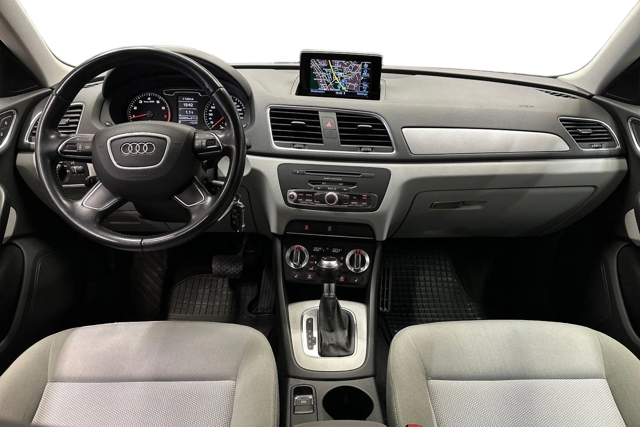 sininen Audi Q3 2014 kuva 7.
