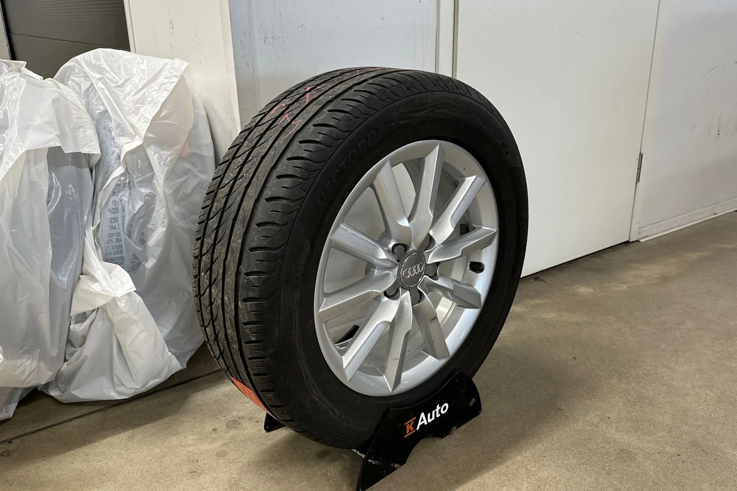 sininen Audi Q3 2014 kuva 10.