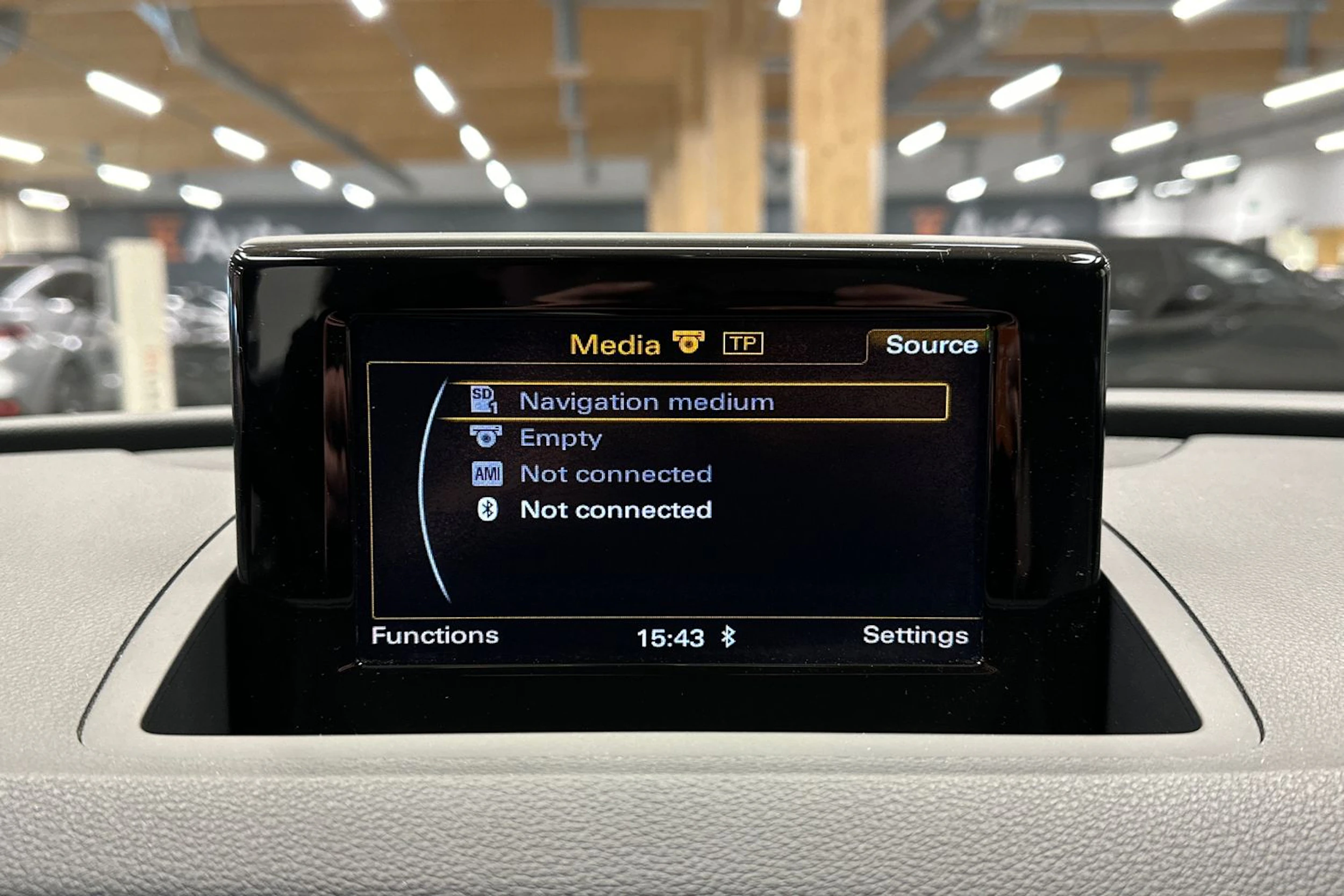 sininen Audi Q3 2014 kuva 13.